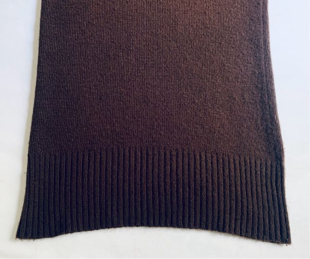 Jersey de cuello alto marrón chocolate