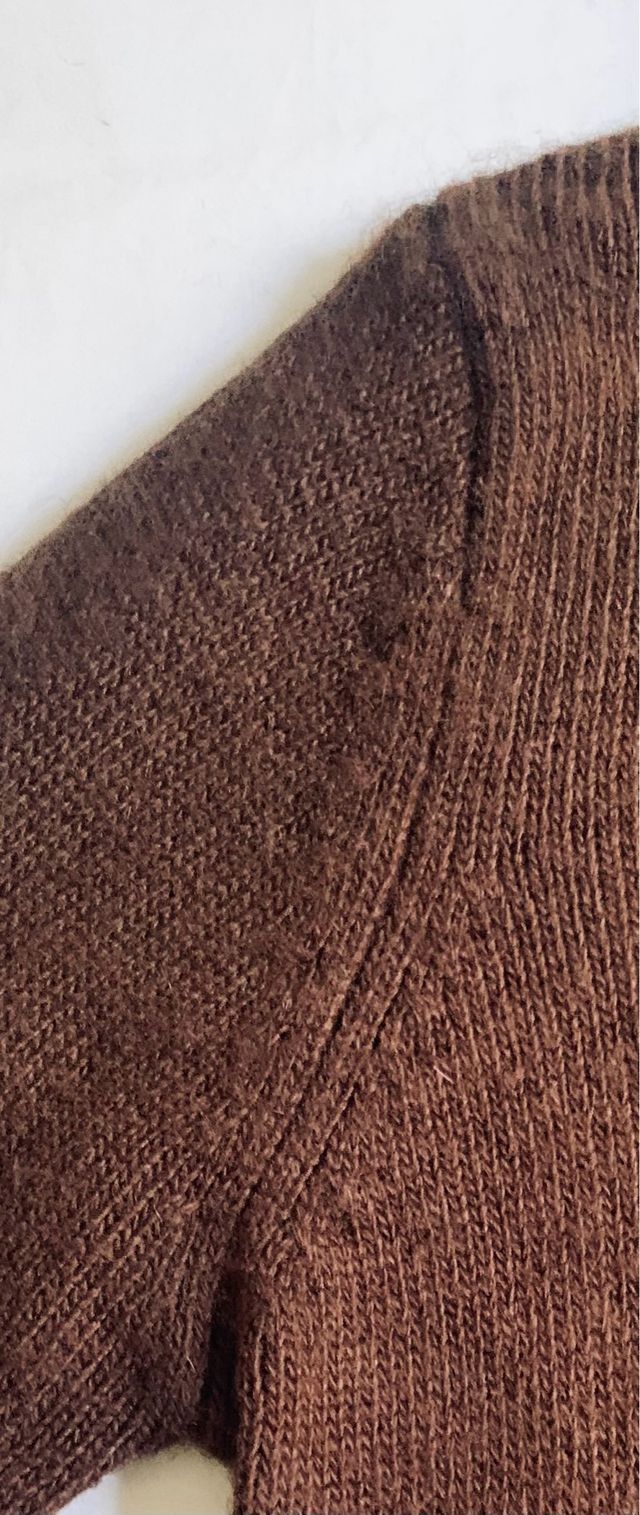 Jersey de cuello alto marrón chocolate