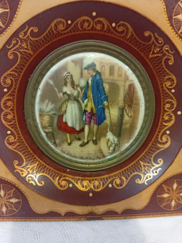 Cuadro Madera Policromada y Porcelana