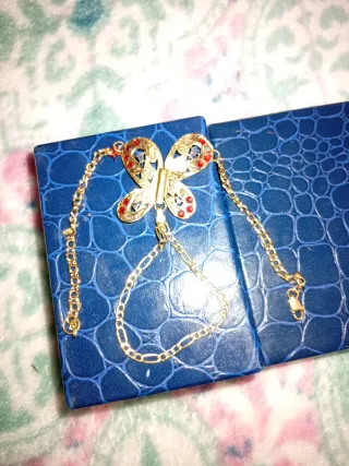 Pulsera de oro con mariposa regalo de reyes.