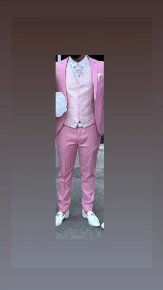 Traje de novio rosa palo