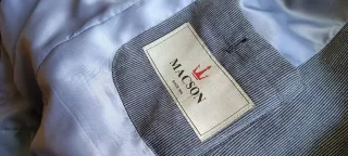 Americana azul con coderas