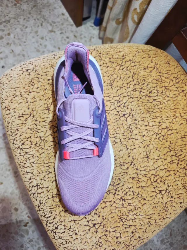 Adidas Ultraboost 22 Moradas n42 como nuevas