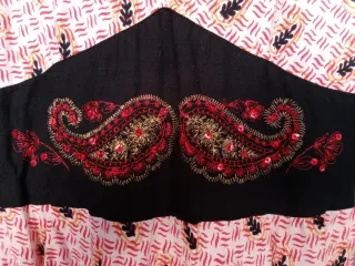 Vestido mujer estampado con bordado