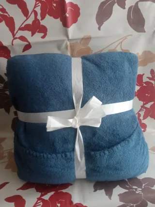 Set 2 Cuscini/Plaid Nuovi Blu