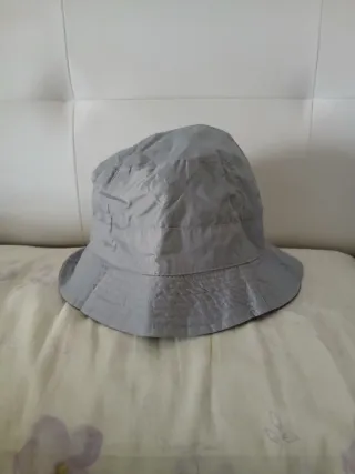 Gorro reversible pana y chubasquero gris