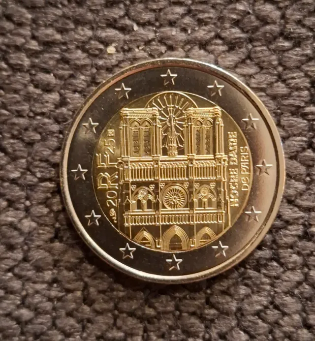 Moneda Conmemorativa Notre Dame París 2025 S/C.