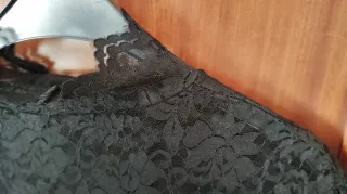 Camiseta de encaje negra