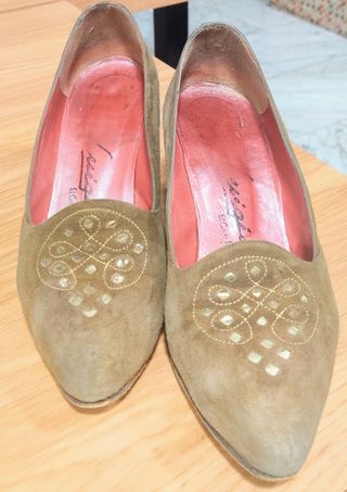 Original zapato en ante beige de la marca Luigi