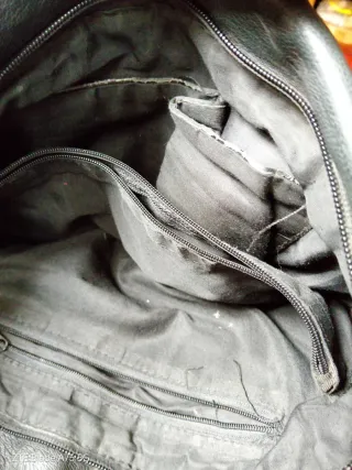 Bolso cuero negro flecos tachuelas