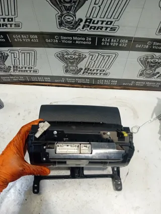 Pantalla Toyota avensis 05