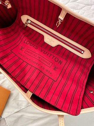 Louis Vuitton Marrón y Roja
