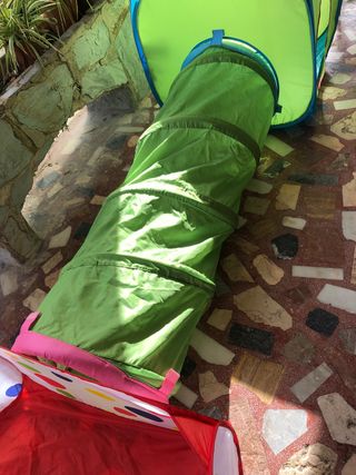 Tienda , túnel de Ikea y parque