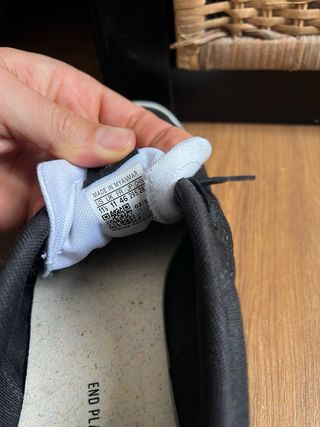 Zapatillas Adidas Negras y Blancas