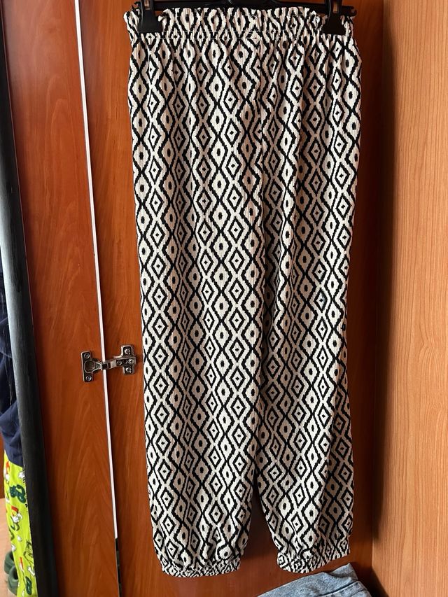 Pantalón largo estampado Zara sin usar