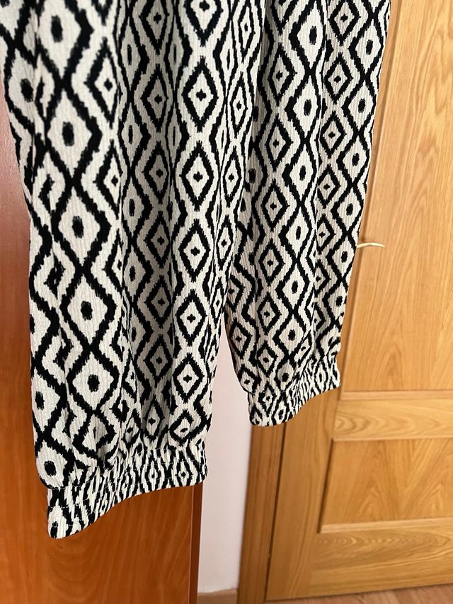 Pantalón largo estampado Zara sin usar