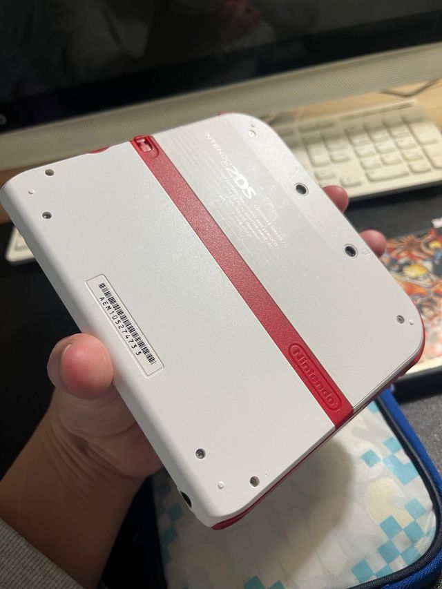 Nintendo 2DS Blanca +  juegos y complementos!