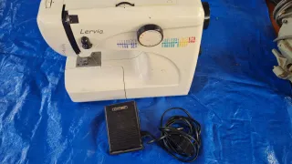 Máquina de coser Lervia