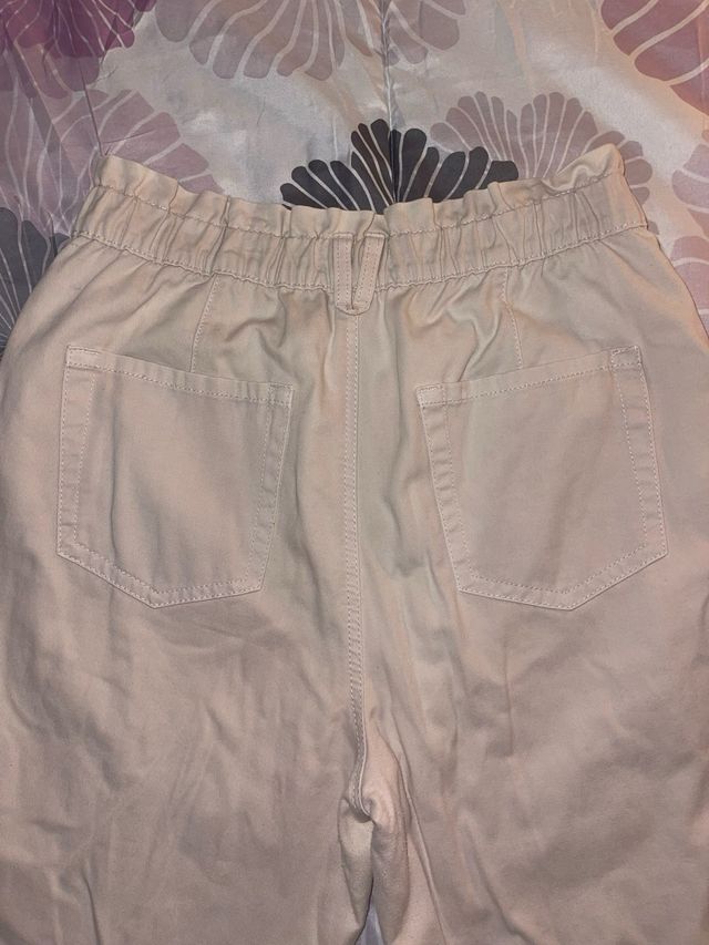Pantaloni beige con cintura elastica