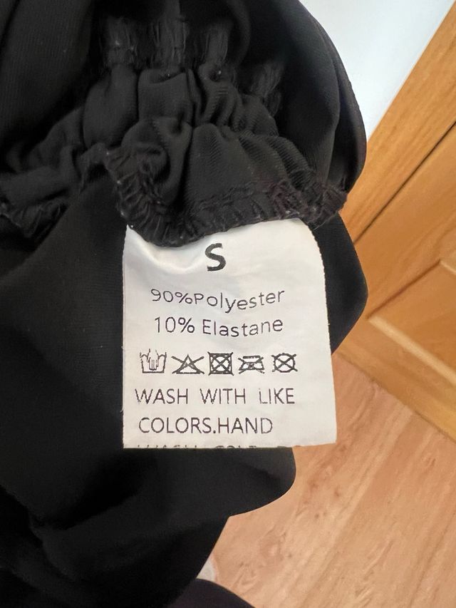 Vestido negro manga larga drapeado