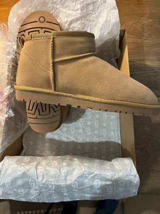 UGG. Botines Talla 39-40. Marrones