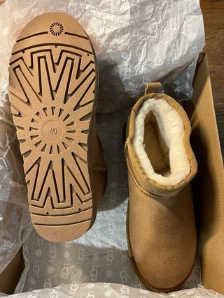 UGG. Botines Talla 39-40. Marrones