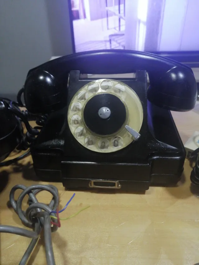 Telefono vintage in bakelite