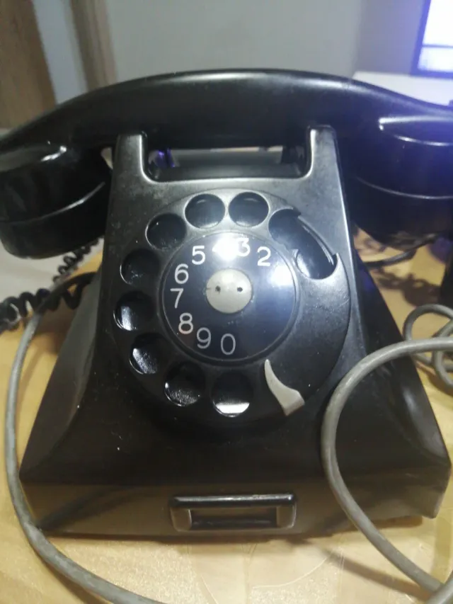 Telefono vintage in bakelite