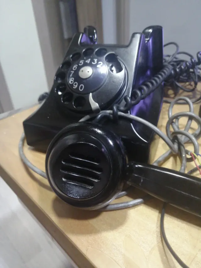 Telefono vintage in bakelite