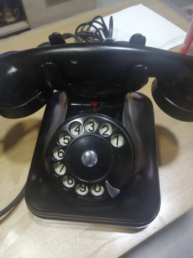 Telefono vintage in bakelite