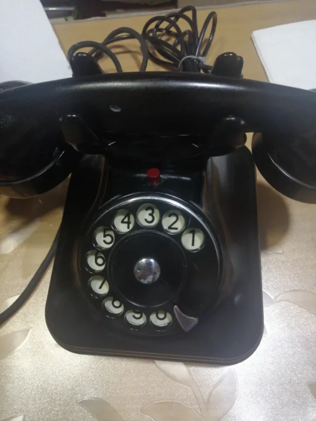 Telefono vintage in bakelite