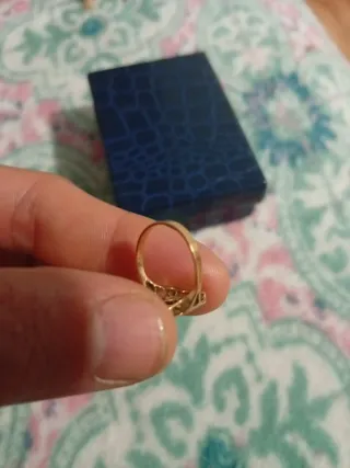Anillo Oro con Piedra Roja y Circonitas