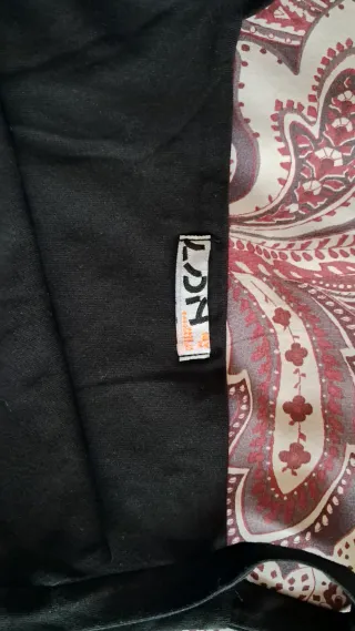 Crop top niña negro talla 16 años