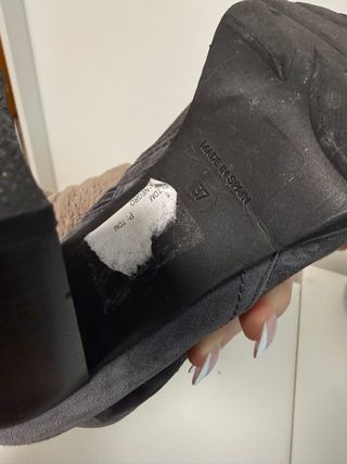 Botines grises con cordones y cremallera