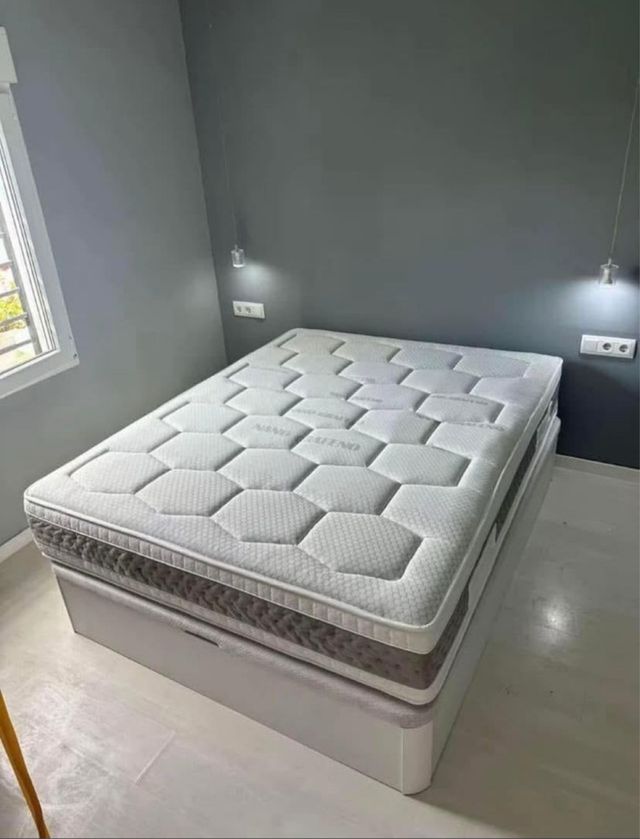 Letto e Materasso Grigio/Bianco