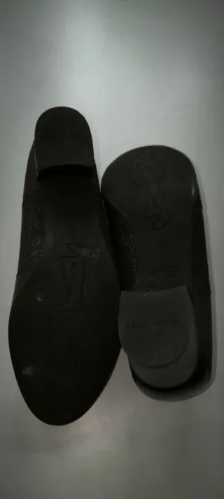 Sabrinas negras piel de hispanistas con tacón de 4