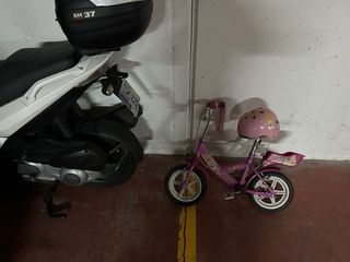 Bicicleta infantil 12 con casco y ruedines