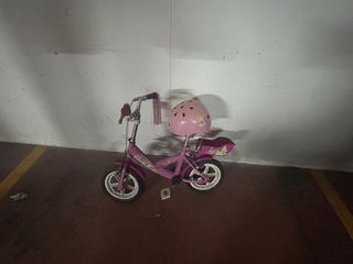 Bicicleta infantil 12 con casco y ruedines