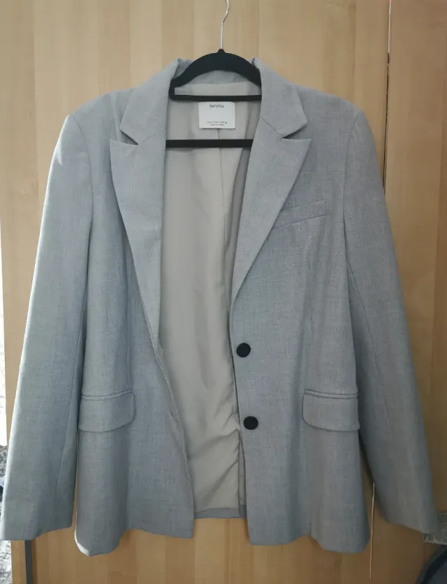 Americana gris de Bershka