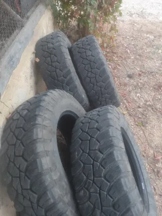 Neumáticos 4x4 buen estado 265/70/r17 grabel x3