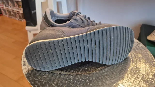 Zapatillas Scalpers grises y beige