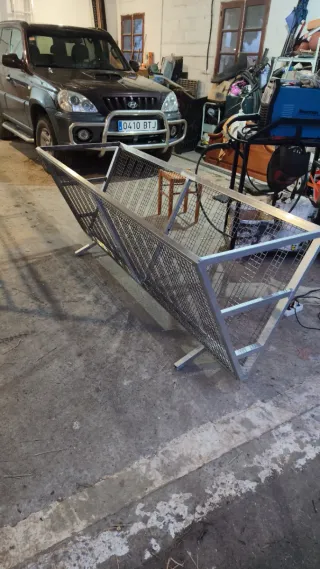 Trabajos de soldadura y metal