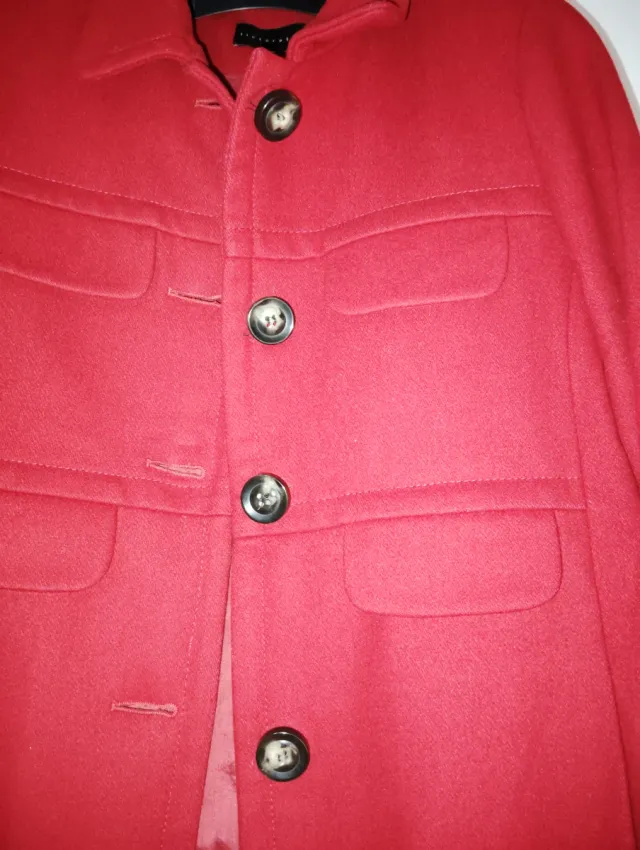 Abrigo rojo tintoreto