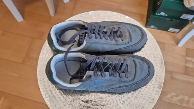 Zapatillas Scalpers grises con calavera