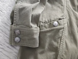 Vestido verde militar con pedrería