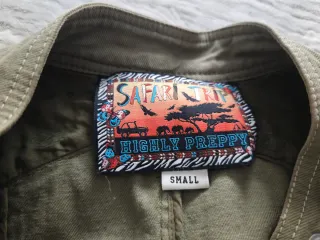 Vestido verde militar con pedrería