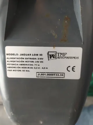 Puerta parcela 2 hojas con motores. 2,5 metros luz