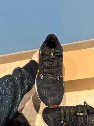 Nike Pegasus 40 Negro y Amarillo