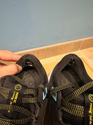 Nike Pegasus 40 Negro y Amarillo