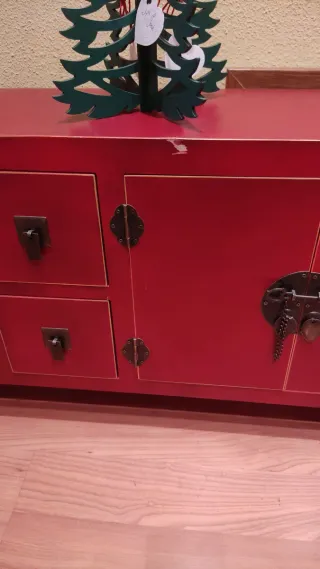 Mueble bajo salón rojo 4 cajones